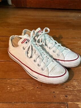 Converse Chuck Taylor White size 8 Women’s